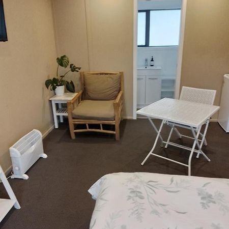 وايهي Best Budget Bed And Ensuite - Private Access Close To Beach المظهر الخارجي الصورة