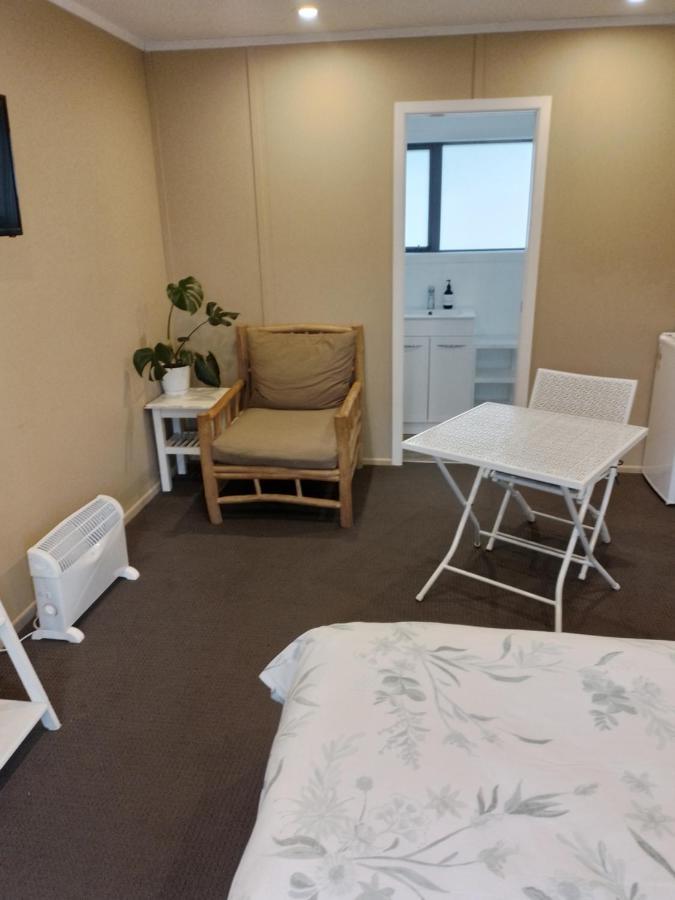 وايهي Best Budget Bed And Ensuite - Private Access Close To Beach المظهر الخارجي الصورة