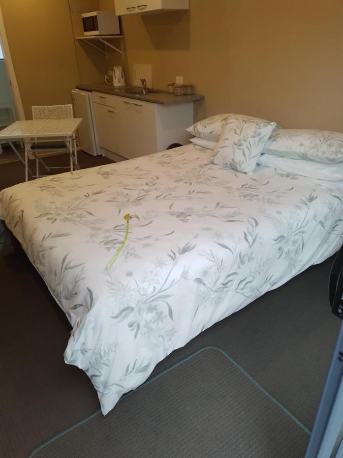 وايهي Best Budget Bed And Ensuite - Private Access Close To Beach المظهر الخارجي الصورة
