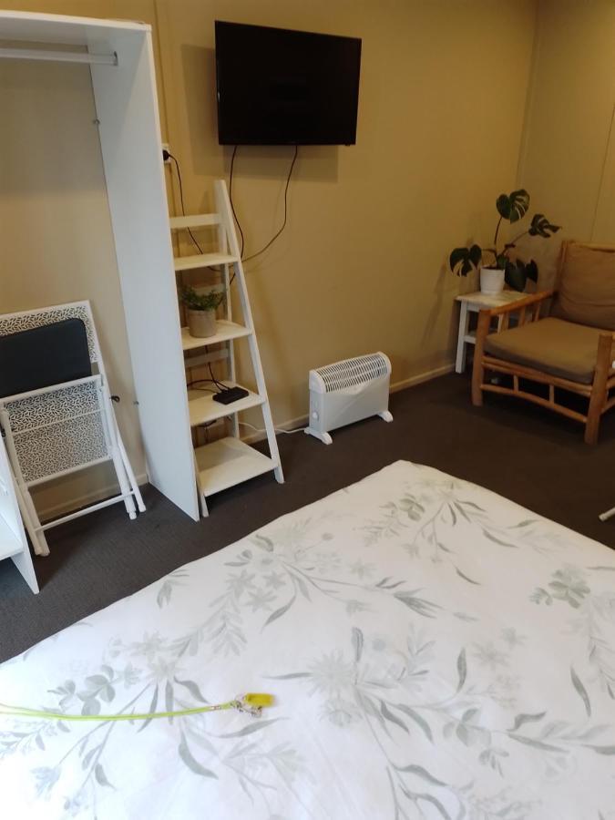 وايهي Best Budget Bed And Ensuite - Private Access Close To Beach المظهر الخارجي الصورة