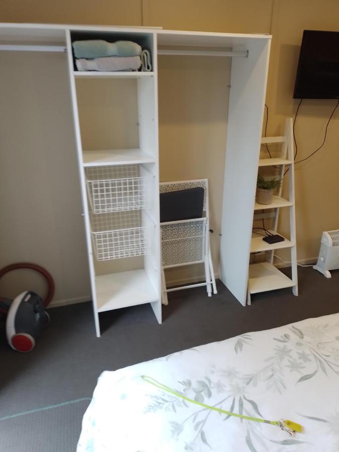 وايهي Best Budget Bed And Ensuite - Private Access Close To Beach المظهر الخارجي الصورة